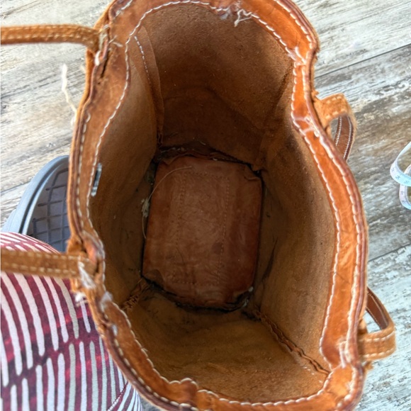 2 for $30 sale: vintage artisan-crafted brown leather bucket bag Uruguay (fair) - Picture 2 of 10